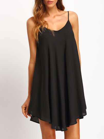 Robe à bretelle asymétrique croisé au dos -noir