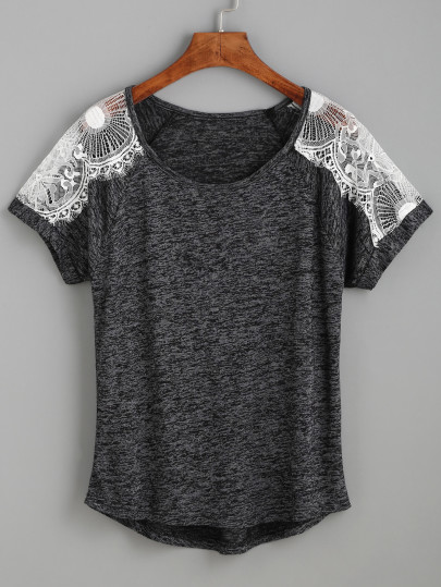 T-Shirt mit Spitzeneinsatz - contrastfarbig