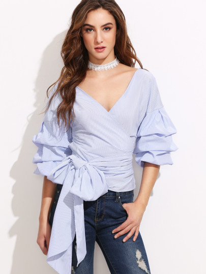 Blouse à volants à rayure fin col V avec lacet - bleu