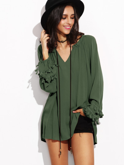 Top asimétrico con cuello en V ribete con flecos - verde militar
