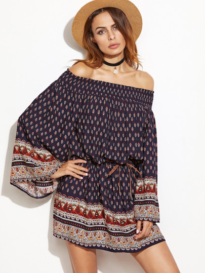 Vestido con estampado y hombros al aire - azul marino