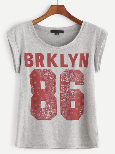 T-Shirt mit Muster und gerollten Ärmeln