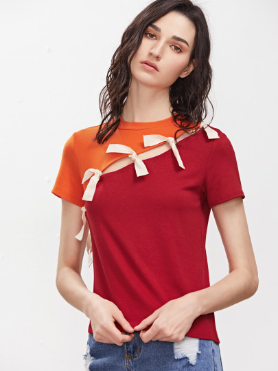 Camiseta con abertura y lazo