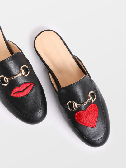 Nero Lip E Cuore ricamo Loafer pantofole