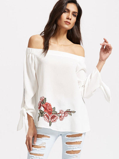 Top avec le patch brodé sur l'épaule de l'air et rose - blanc