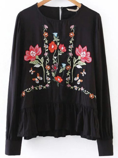 Blusa con bordado de flor ribete de volantes - negro