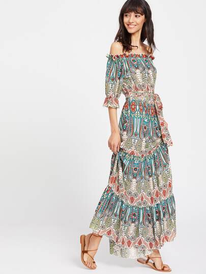 Vestido con estampado tribal y puños con volantes