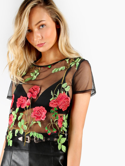 Top avec tulle transparent rose brodé