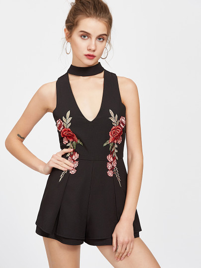 Negro bordado de flores cabestro Romper