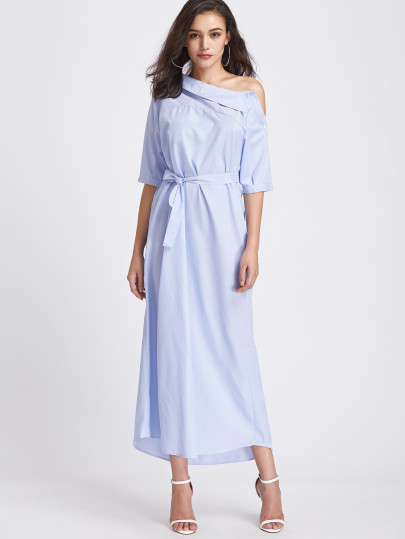 Robe épaules dénudées asymétrique à rayures avec un lacet