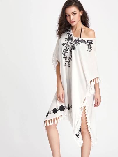 Bluse mit Fledermausärmel, Quaste und Stickereien