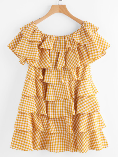 Vestido con hombro al aire y volantes - amarillo