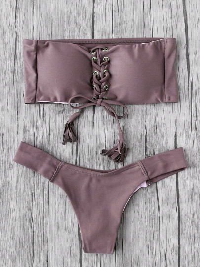 Set di bikini a fascia con occhielli e laccetti