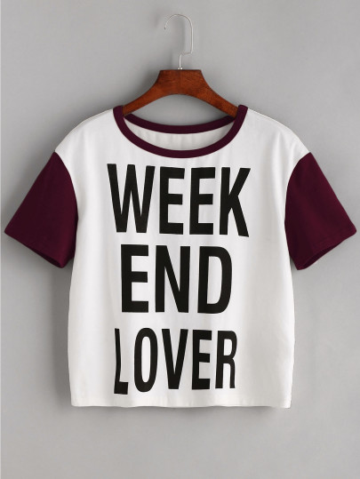 T-shirt contrasto con stampa di slogan con maniche corte contrasto