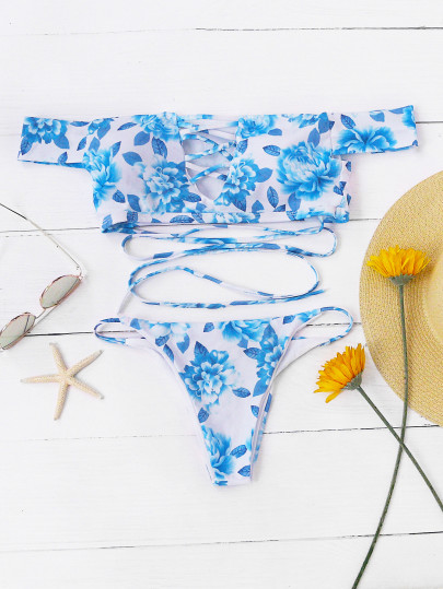 Set di bikini con incrocio sul davanti ,con stampa di calicò