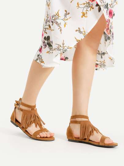 Sandalias con doble hebillas con diseño de fleco