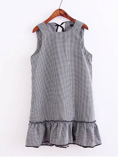Vestito a quadretti con volant