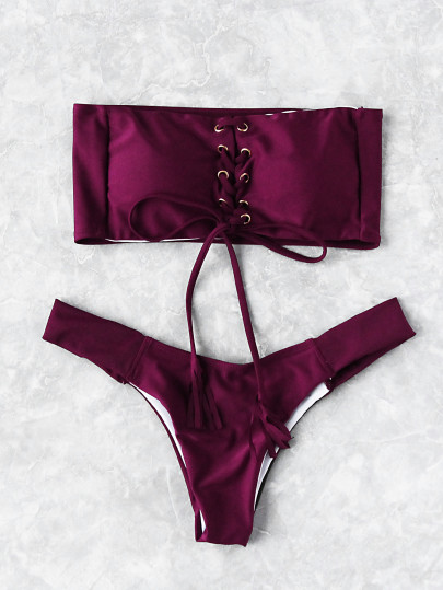 Set bikini bandeau con cordones en la parte delantera