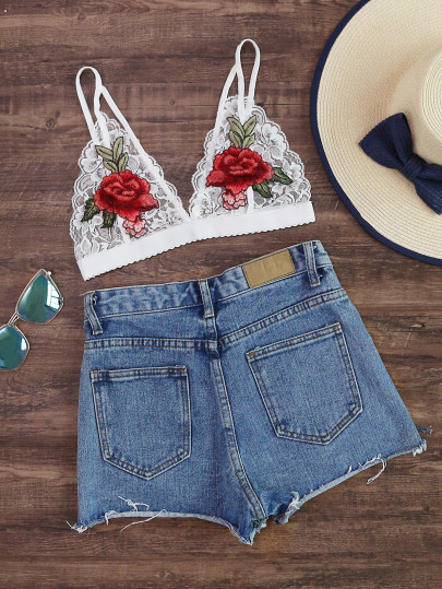 Bra en lace avec pièce de rose brodé et pan secteur