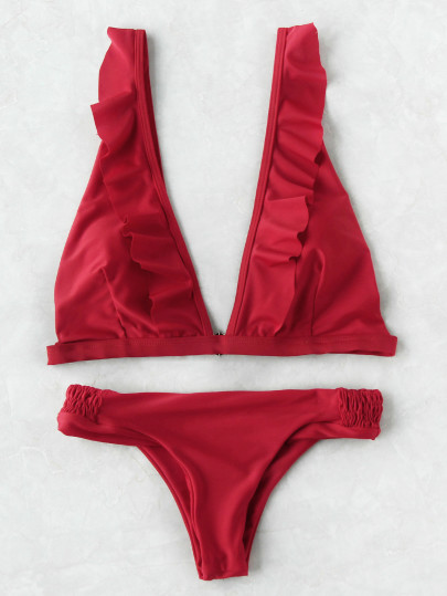Set di bikini con scollo profondo ,con bordi a fronzolo