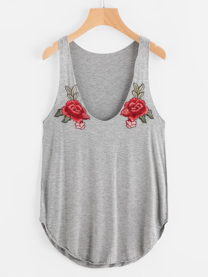 Tank top de volante con parches de bordado