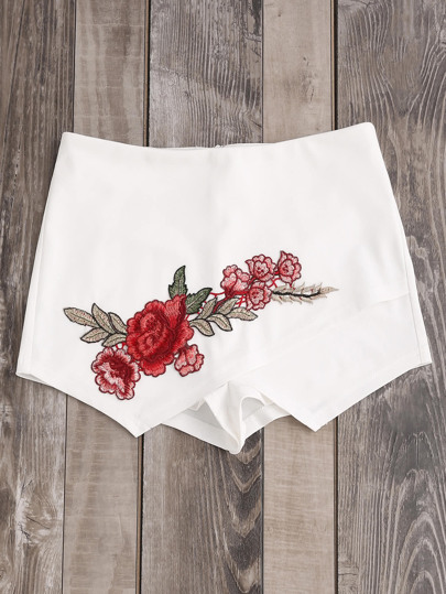 Pantaloncini con toppa di rosa ,con cerniera sul retro
