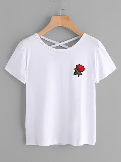 T-Shirt mit Rosestickereien und Kreuzgurte hinten