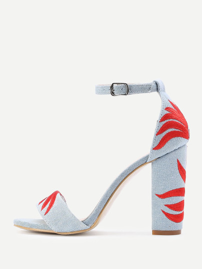 Sandales à talons brodé en denim