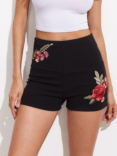 Shorts mit Stickereien, Blumen Applikation und Tailleband