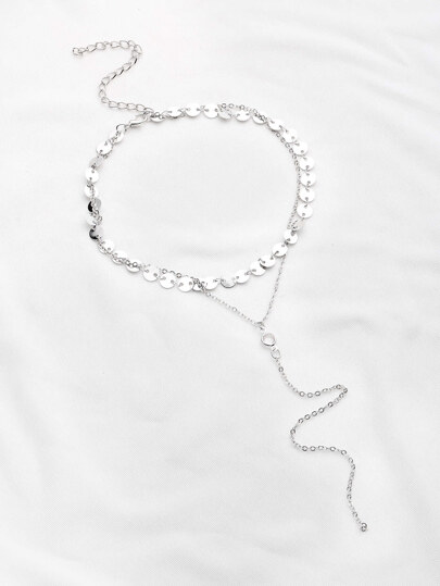 Collier avec des paillettes en strass