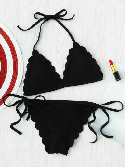 Ensemble de bikini découpé festonné avec un lacet