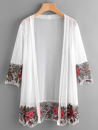 Kimono mit Aushöhlen und Häkelbesatz