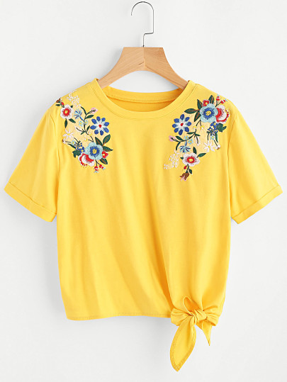 Tee-shirt brodé avec des appliques des fleurs avec nœud et des replis