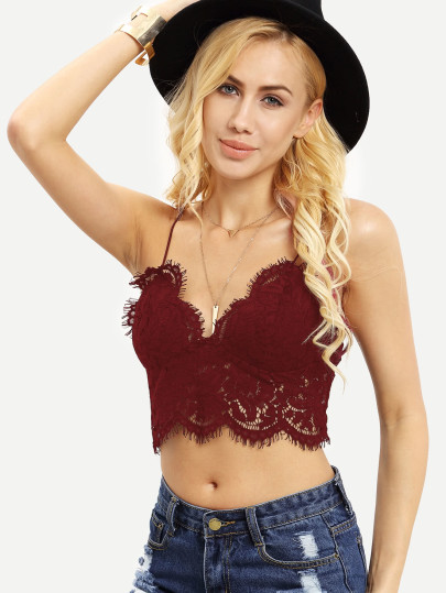 Top in pizzo con bordi smerlati