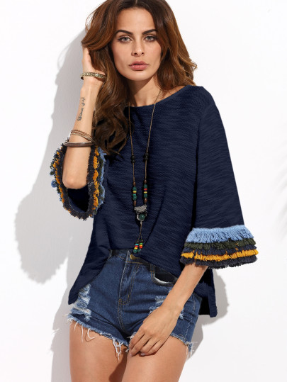 T-shirt con maniche svasate