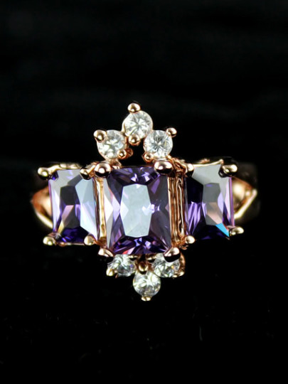 Anillo de moda dorado diamante violeta