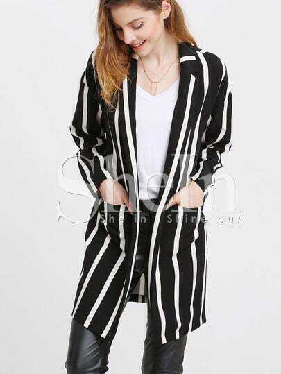 Giacca a righe con maniche lunghe nera & bianca immagini