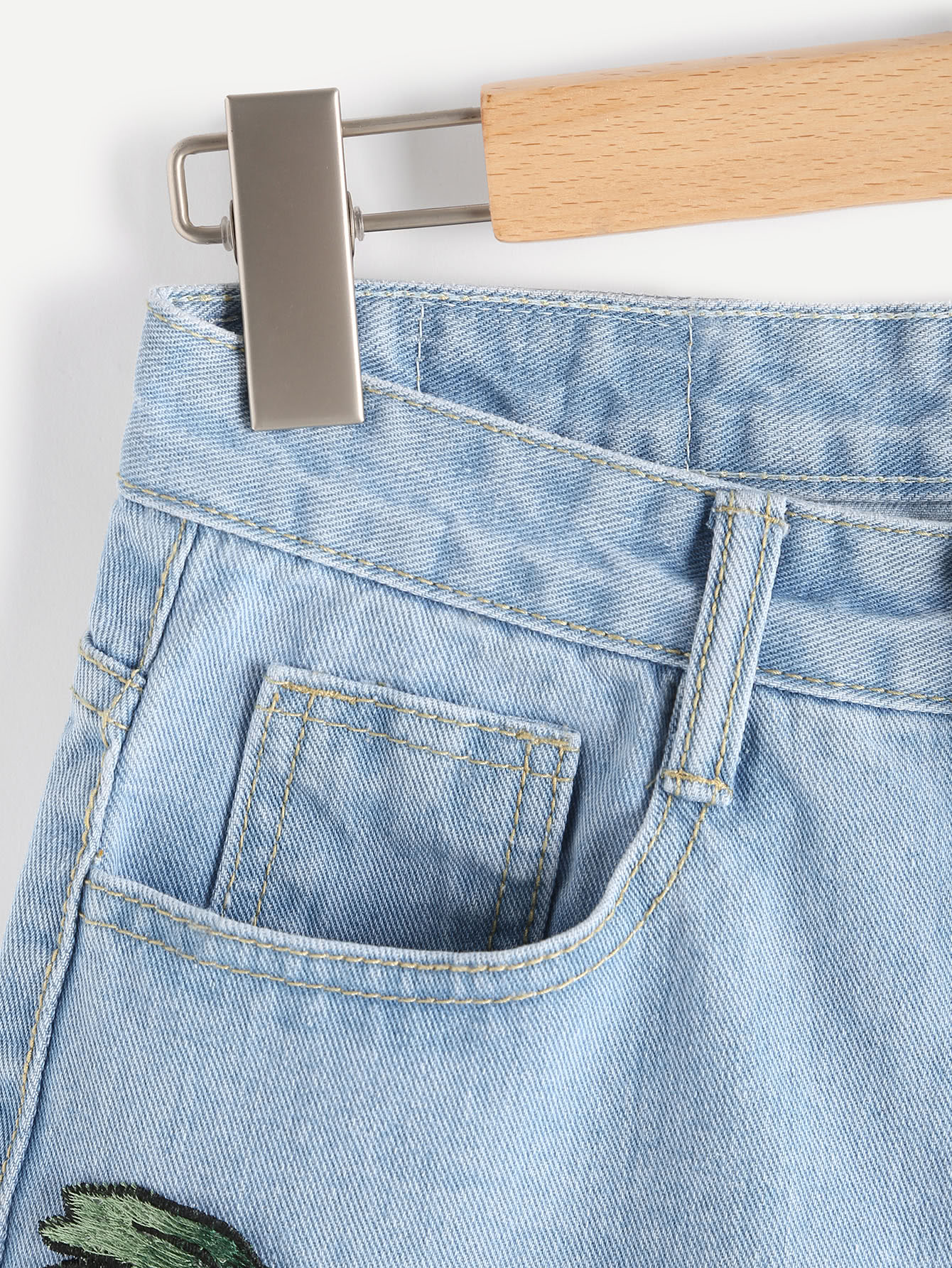 Appliques Rolled Hem Denim Shorts SheIn(Sheinside)