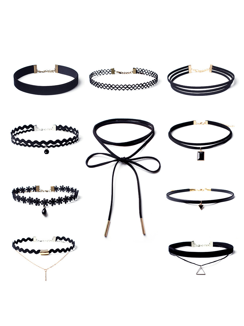 http://it.shein.com/Rhinestone-Pendant-Choker-Necklace-Set-p-351947-cat-1755.html