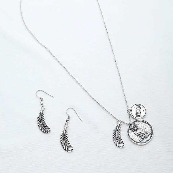 

Leaf And Owl Pendant Necklace With Earrings