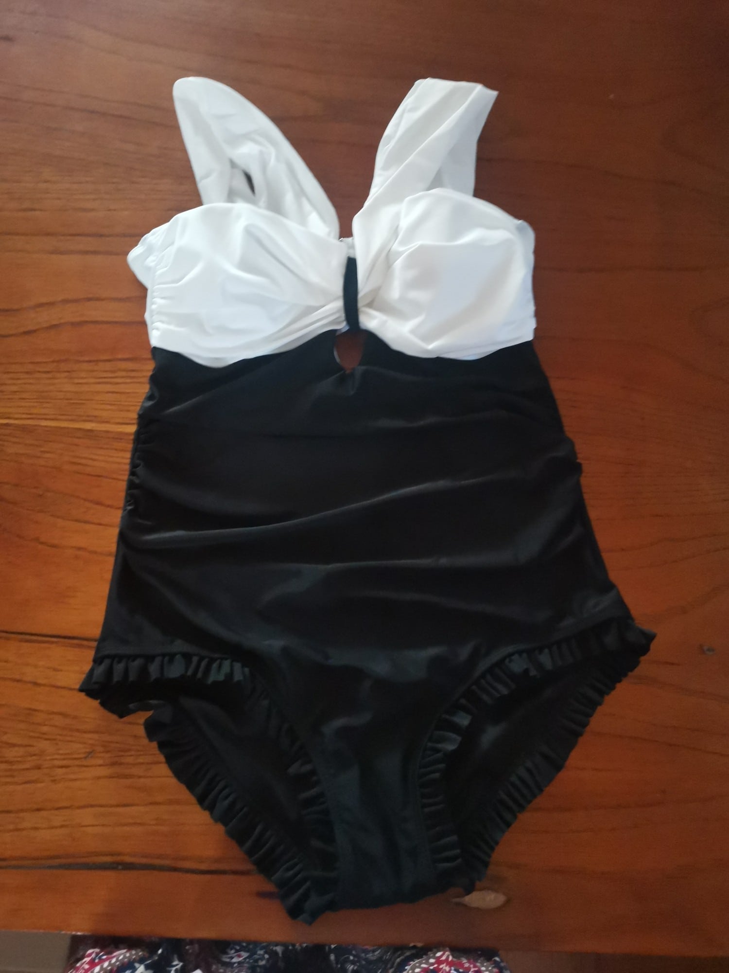 水着・ラッシュガード herlipto Two-Tone Frill Swimwear black S 送料込】Her lip to Two Tone Frill Swimwear - メルカリ