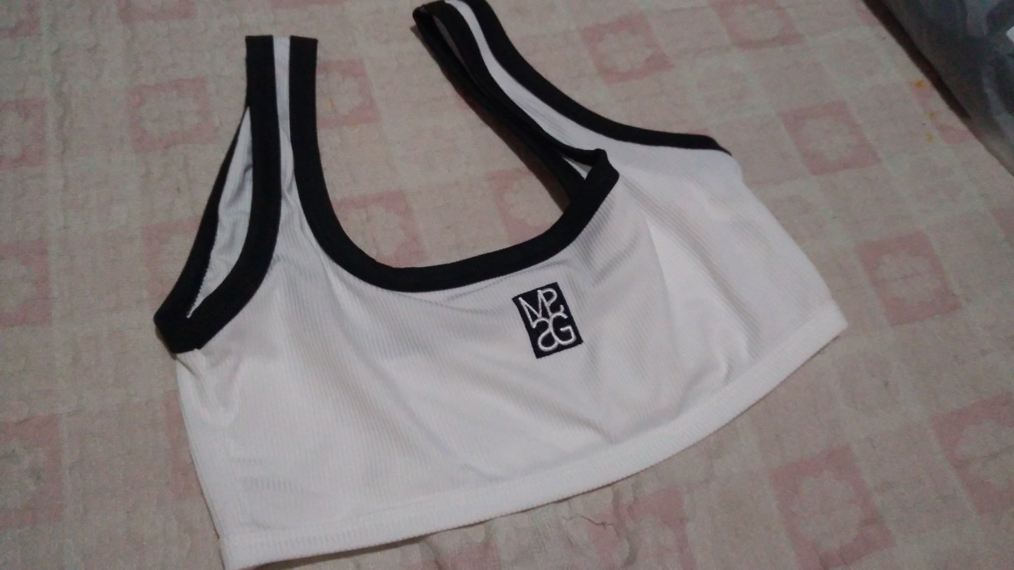〈 NIKE 〉 CROP TOP BRA ホワイト&ブラック 2枚セット NIKE 〉 CROP TOP BRA ホワイト&ブラック 2枚セット（2枚セット